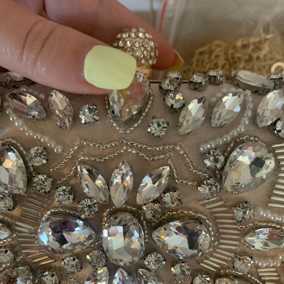 NWOT Tan & Gold Hard Shell Clasp Purse Clutch with Chain Straps - Picture 3 of 6